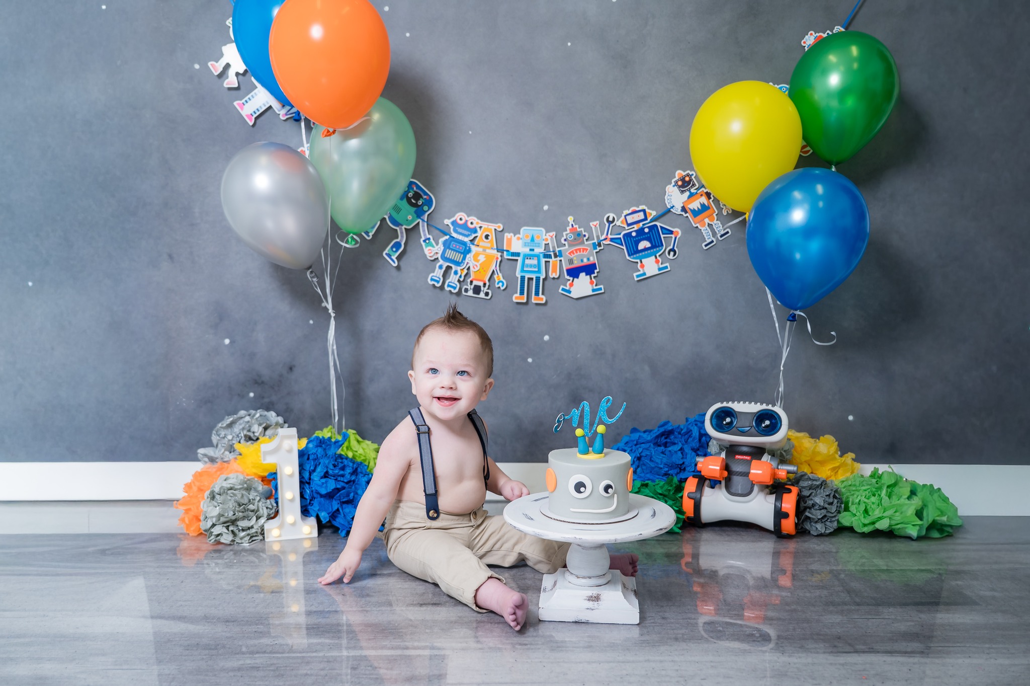 One year. One cake. One unforgettable mess. šāØ
There is just something so special about celebrating that very first birthday! From tiny frosting-covered fingers to belly laughs, curious little tastes, and full-on cake destruction... every cake smash session is completely unique, and I absolutely LOVE capturing each baby's personality.
Whether you're dreaming of something sweet and simple, bright and colorful, or a custom theme, I'll take care of the setup, props, backdrop, and even the cake. You just bring your little one ready to celebrate!
Cake Smash Sessions include:
š Up to 1 hour in the studio
š 2ā3 outfit changes
šø 40+ edited digital images
š° Custom cake, props & backdrop included
š Coordinating balloons available upon request
Let's celebrate this once-in-a-lifetime milestone together! š©·
#StaceyHansenPhotography #CacheValleyPhotographer #CakeSmashSession #NorthernUtahPhotographer #FirstBirthdayPhotos